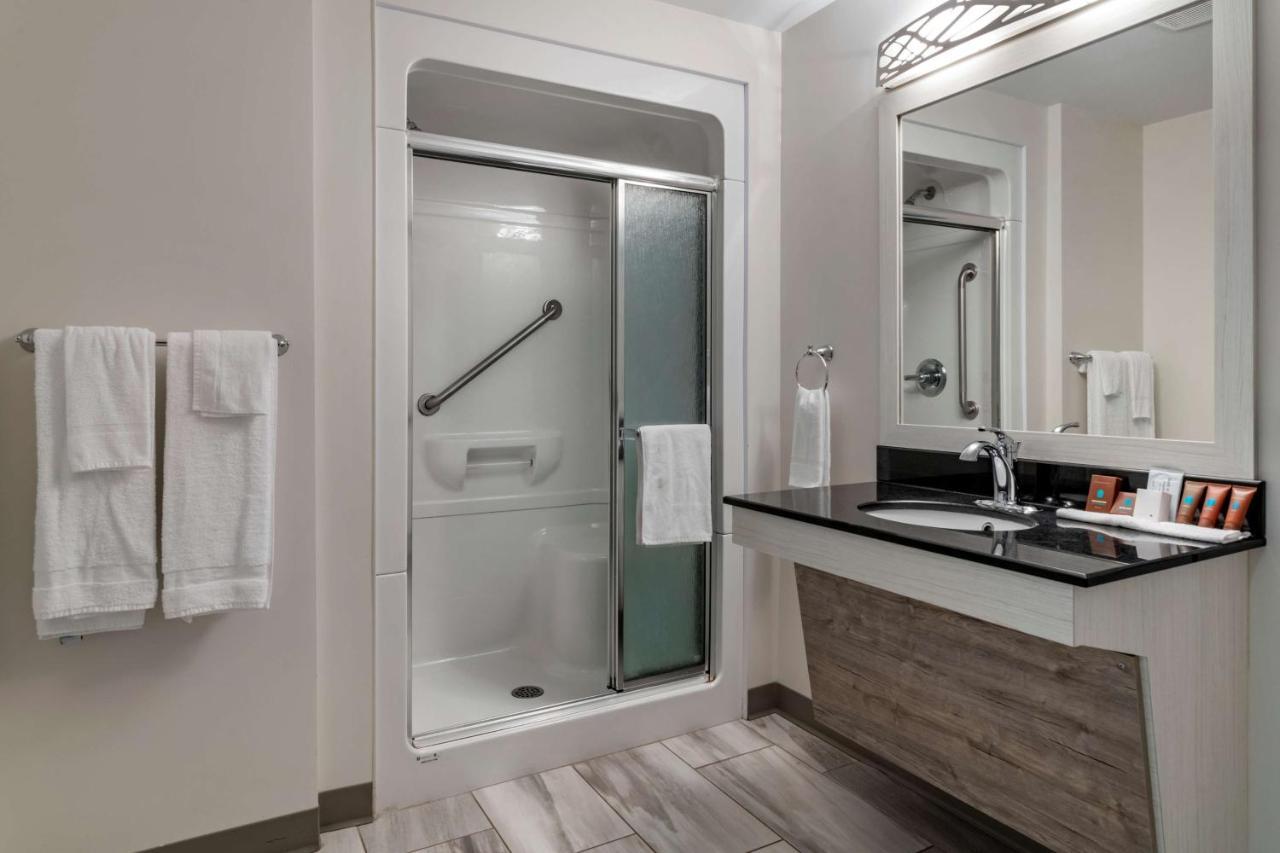 Dannys Hotel Suites; Surestay Collection By Best Western Beresford Exterior foto